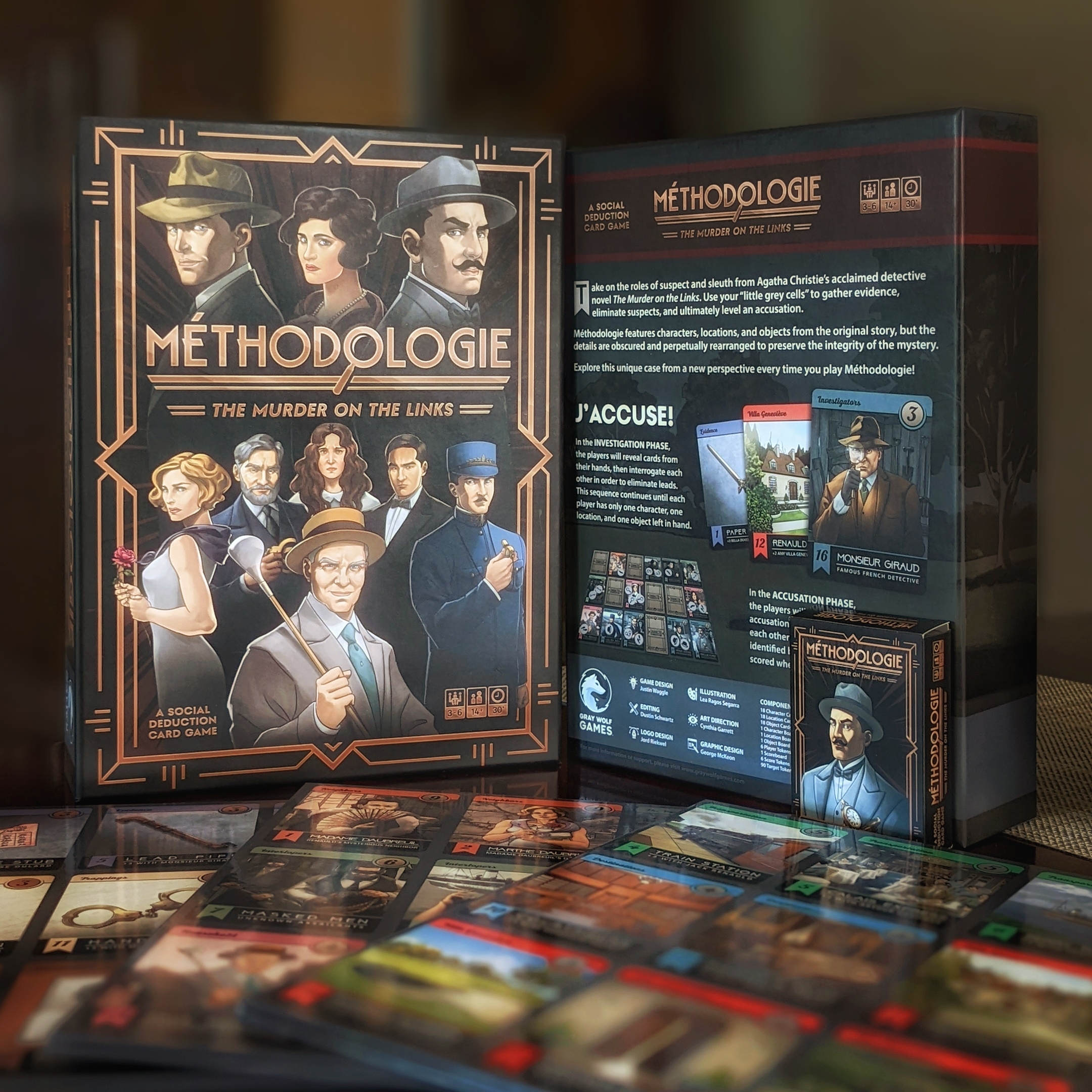 Photo of Méthodologie board game box and some of its components.